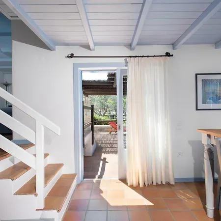 Mykopetra Aparthotel 3*